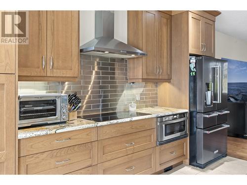 8980 Bayswater Place, Vernon, BC - Indoor Photo Showing Kitchen