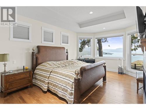 8980 Bayswater Place, Vernon, BC - Indoor Photo Showing Bedroom