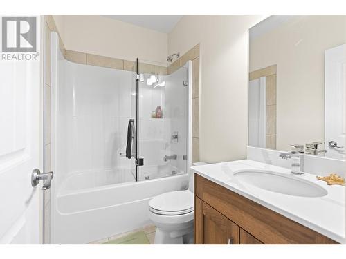 8980 Bayswater Place, Vernon, BC - Indoor Photo Showing Bathroom