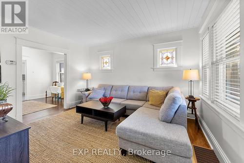 5130 Huron Street, Niagara Falls (210 - Downtown), ON - Indoor Photo Showing Living Room