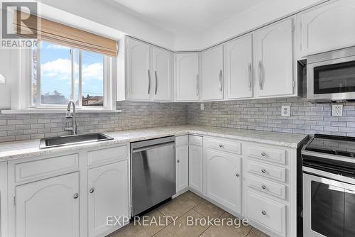 5130 Huron Street, Niagara Falls (210 - Downtown), ON - Indoor Photo Showing Kitchen With Upgraded Kitchen