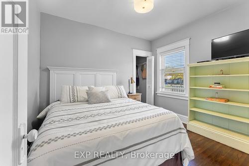 5130 Huron Street, Niagara Falls (210 - Downtown), ON - Indoor Photo Showing Bedroom