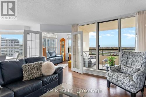 1008 - 3 Towering Hts Boulevard, St. Catharines (461 - Glendale/Glenridge), ON - Indoor Photo Showing Living Room