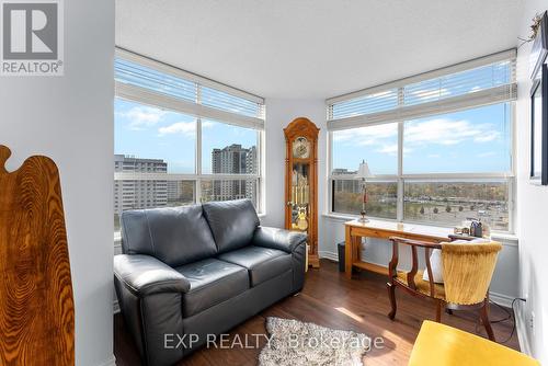 1008 - 3 Towering Hts Boulevard, St. Catharines (461 - Glendale/Glenridge), ON - Indoor Photo Showing Living Room