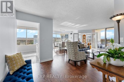 1008 - 3 Towering Hts Boulevard, St. Catharines (461 - Glendale/Glenridge), ON - Indoor Photo Showing Living Room