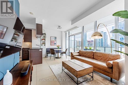 1604 - 1 Market Street, Toronto, ON - Indoor Photo Showing Living Room