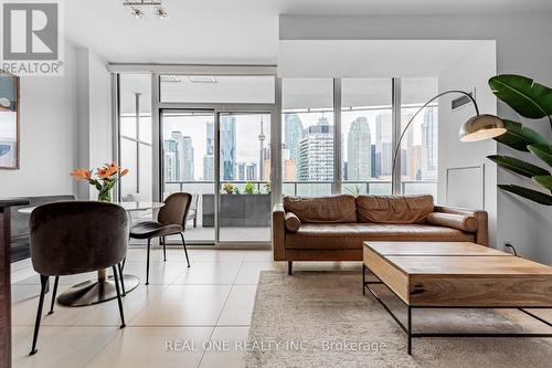 1604 - 1 Market Street, Toronto, ON - Indoor Photo Showing Living Room