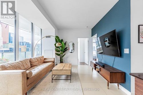 1604 - 1 Market Street, Toronto, ON - Indoor Photo Showing Living Room