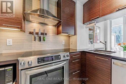 1604 - 1 Market Street, Toronto, ON - Indoor Photo Showing Kitchen