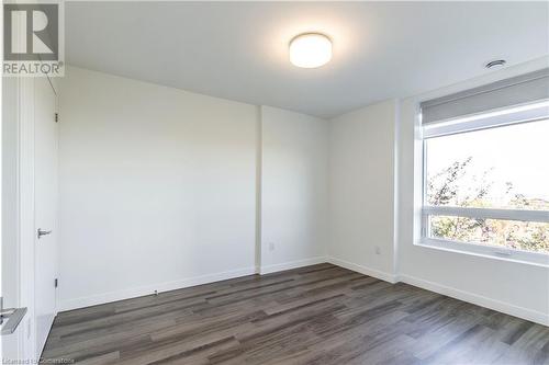 Spare room with dark hardwood / wood-style floors - 479 Charlton Avenue E Unit# 404, Hamilton, ON - Indoor Photo Showing Other Room