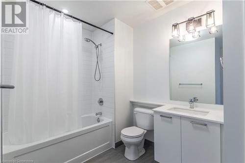 Full bathroom with vanity, toilet, and shower / bath combo with shower curtain - 479 Charlton Avenue E Unit# 404, Hamilton, ON - Indoor Photo Showing Bathroom