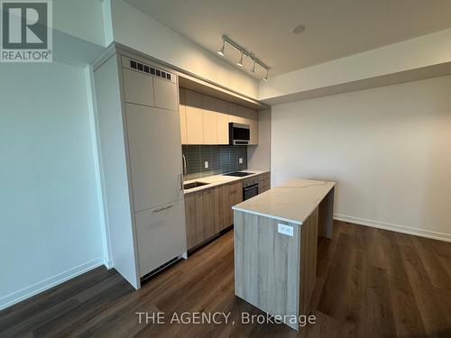 606 - 863 St Clair Avenue W, Toronto, ON - Indoor Photo Showing Kitchen