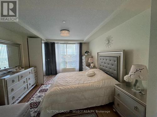 610 - 240 Villagewalk Boulevard, London, ON - Indoor Photo Showing Bedroom