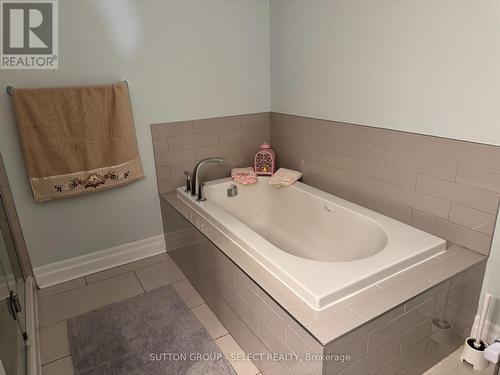 610 - 240 Villagewalk Boulevard, London, ON - Indoor Photo Showing Bathroom