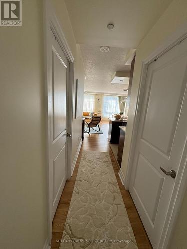 610 - 240 Villagewalk Boulevard, London, ON - Indoor Photo Showing Other Room