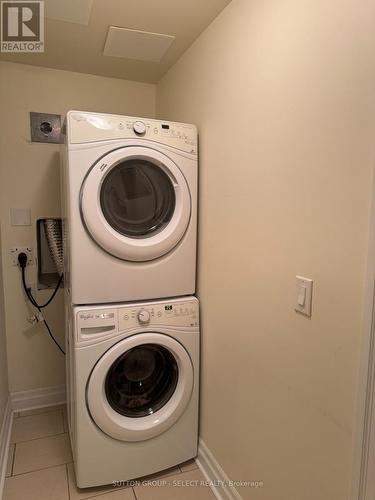 610 - 240 Villagewalk Boulevard, London, ON - Indoor Photo Showing Laundry Room