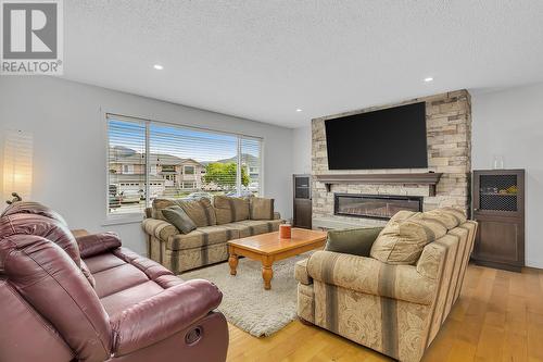 790 Kitch Road, Kelowna, BC - Indoor Photo Showing Living Room With Fireplace