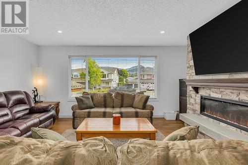 790 Kitch Road, Kelowna, BC - Indoor Photo Showing Living Room With Fireplace