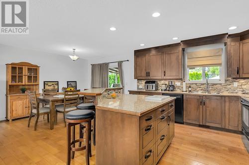 790 Kitch Road, Kelowna, BC - Indoor Photo Showing Kitchen With Double Sink