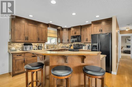 790 Kitch Road, Kelowna, BC - Indoor Photo Showing Kitchen