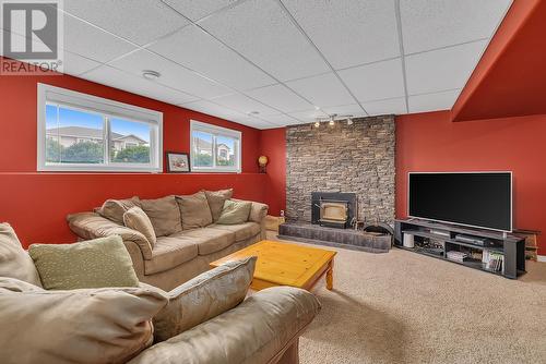 790 Kitch Road, Kelowna, BC - Indoor Photo Showing Living Room With Fireplace