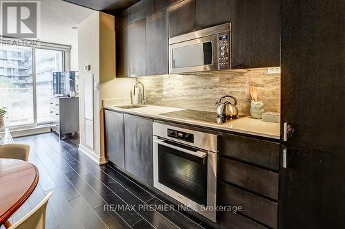 301 - 10 Capreol Court, Toronto, ON - Indoor Photo Showing Kitchen With Upgraded Kitchen