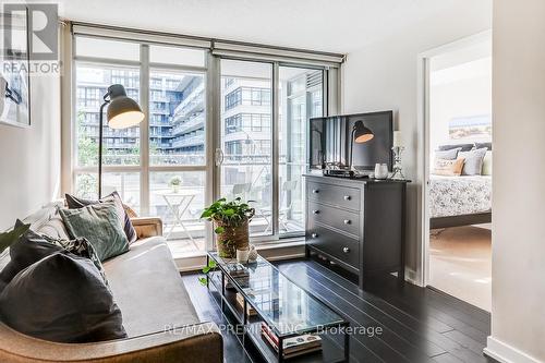 301 - 10 Capreol Court, Toronto, ON - Indoor Photo Showing Living Room