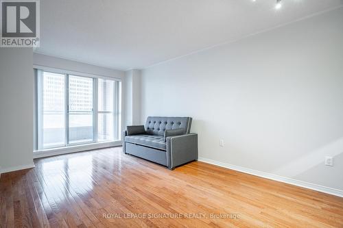 310 - 887 Bay Street, Toronto, ON - Indoor Photo Showing Living Room