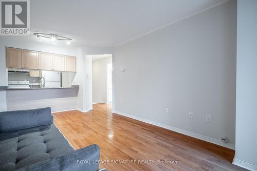 310 - 887 Bay Street, Toronto, ON - Indoor Photo Showing Kitchen