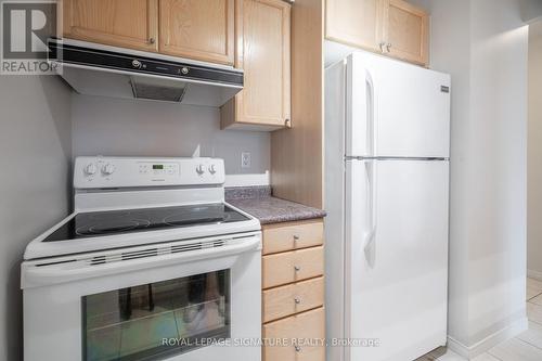 310 - 887 Bay Street, Toronto, ON - Indoor Photo Showing Kitchen