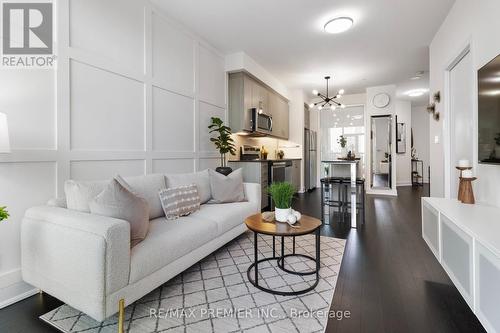 404 - 1486 Bathurst Street, Toronto, ON - Indoor Photo Showing Living Room