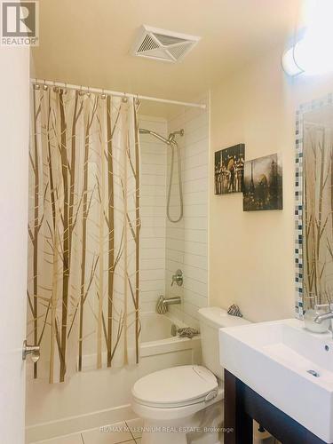 907 - 840 Queens Plate Drive, Toronto, ON - Indoor Photo Showing Bathroom