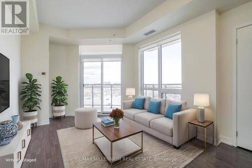 907 - 840 Queens Plate Drive, Toronto, ON - Indoor Photo Showing Living Room