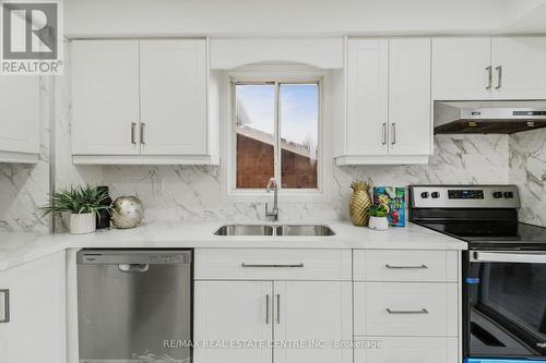 50 Beaconsfield Avenue, Brampton, ON - Indoor Photo Showing Kitchen With Double Sink With Upgraded Kitchen