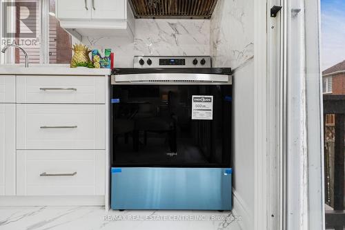 50 Beaconsfield Avenue, Brampton, ON - Indoor Photo Showing Kitchen