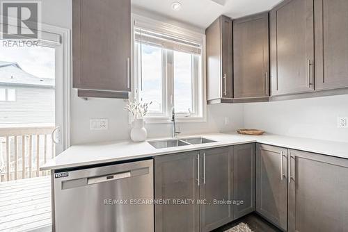 62 - 5000 Connor Drive, Lincoln, ON - Indoor Photo Showing Kitchen With Double Sink