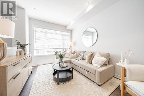 62 - 5000 Connor Drive, Lincoln, ON - Indoor Photo Showing Living Room