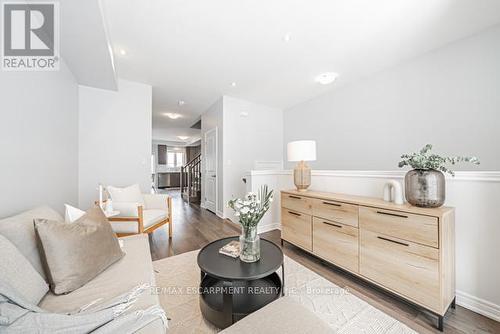 62 - 5000 Connor Drive, Lincoln, ON - Indoor Photo Showing Living Room