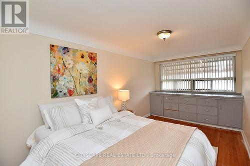 214 Sherman Avenue N, Hamilton, ON - Indoor Photo Showing Bedroom