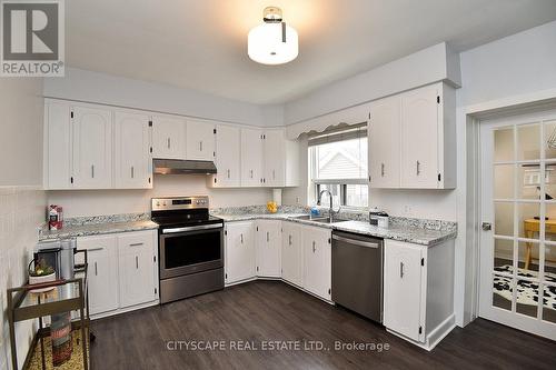 214 Sherman Avenue N, Hamilton, ON - Indoor Photo Showing Kitchen