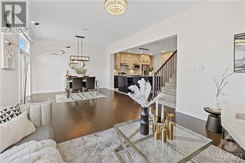 62 Viceroy Mews, Ottawa, ON - Indoor Photo Showing Living Room