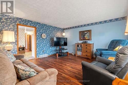 71 Orchard Street, South Huron (Exeter), ON - Indoor Photo Showing Living Room