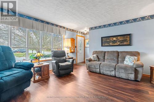 71 Orchard Street, South Huron (Exeter), ON - Indoor Photo Showing Living Room