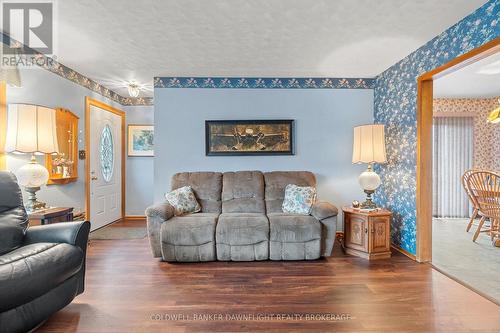 71 Orchard Street, South Huron (Exeter), ON - Indoor Photo Showing Living Room