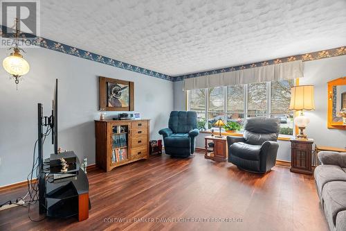 71 Orchard Street, South Huron (Exeter), ON - Indoor Photo Showing Living Room