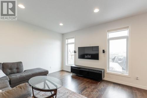 66 Havenwood Street, Middlesex Centre (Ilderton), ON - Indoor Photo Showing Living Room