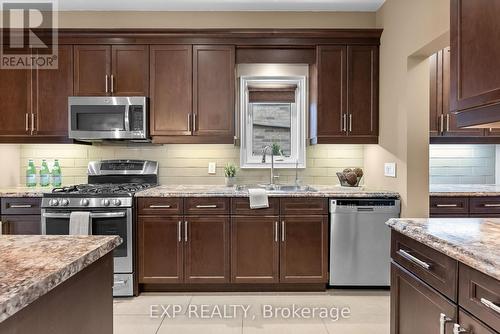 5803 Fiddlehead Lane, Niagara Falls (219 - Forestview), ON - Indoor Photo Showing Kitchen With Upgraded Kitchen