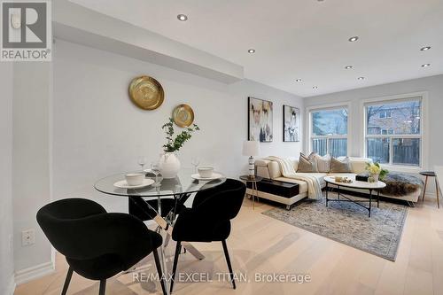 74 Giancola Crescent, Vaughan, ON - Indoor Photo Showing Living Room