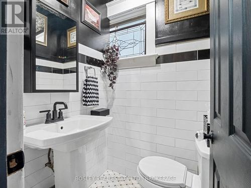 176 Russell Avenue, St. Catharines (451 - Downtown), ON - Indoor Photo Showing Bathroom