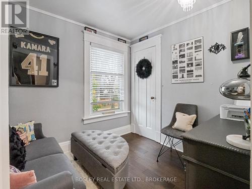 176 Russell Avenue, St. Catharines (451 - Downtown), ON - Indoor Photo Showing Living Room